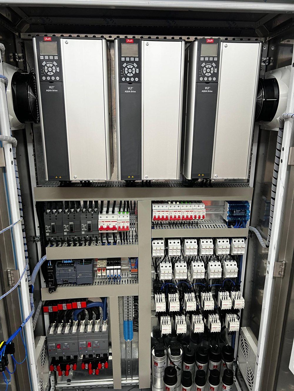 Pump and power factor correction panel with Danfoss VLT AQUA Drive