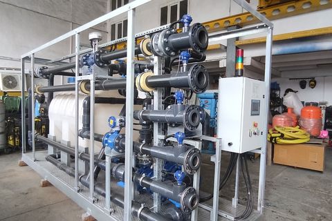 Reverse osmosis system and control panel